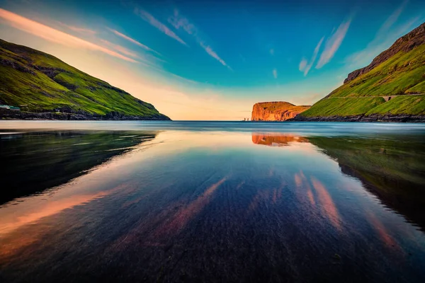 Klidné Vody Atlantského Oceánu Pláži Tjornuvik Fantastický Západ Slunce Ostrově — Stock fotografie