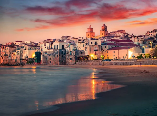 Espectacular Paisaje Urbano Primavera Ciudad Cefalu Con Piazza Del Duomo —  Fotos de Stock