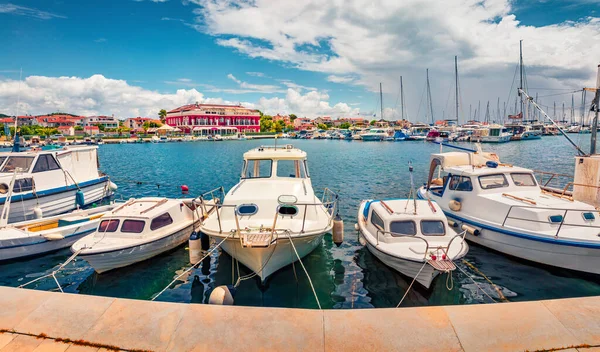 Wunderschönes Sommerstädtchen Hafen Von Tribunj Helles Morgenmeer Der Adria Kroatien — Stockfoto