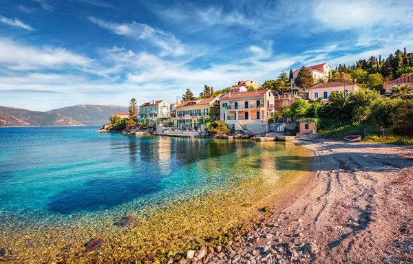 Perfektes Sommerliches Stadtbild Von Fiskardo Mit Dem Strand Zavalata Atemberaubende — Stockfoto