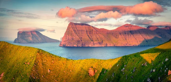 Panoramablick Auf Die Insel Kalsoy Herrlicher Sommersonnenuntergang Auf Den Färöer — Stockfoto
