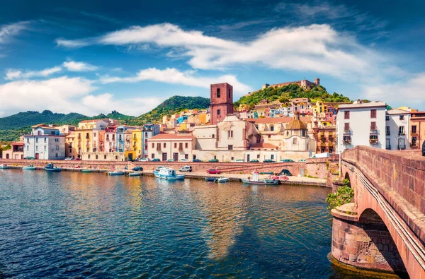 마을의 인상적 가로지르는 베키오 다리가 이탈리아 사르데냐 이로운 개념의 — 스톡 사진