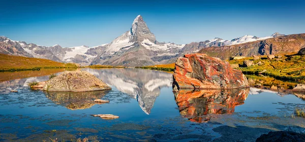 Stellisee Gölü Nün Şaşırtıcı Yaz Sahnesi Sviçre Alpleri Ndeki Matterhorn — Stok fotoğraf