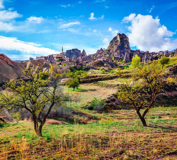 Piękny Letni Widok Kapadocję Słoneczna Poranna Scena Dzielnicy Uchisar Castle — Zdjęcie stockowe