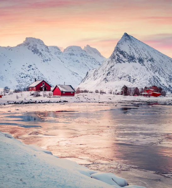 얼어붙은 피오르덴 피오르드 노르웨이 로포텐 제도의 프레당 마을의 환상적 노르웨이 — 스톡 사진