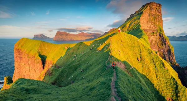 Fotografování Krajiny Turistické Túry Výlet Kallur Lighthouse Kalsoy Island Nádherná — Stock fotografie