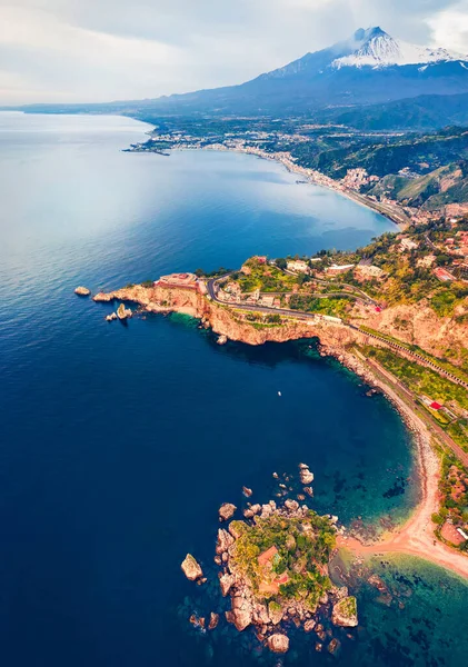 Blick Von Der Fliegenden Drohne Erstaunlicher Blick Auf Die Insel lizenzfreie Stockbilder