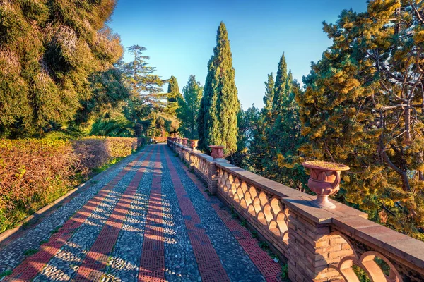 陶尔米娜 贾尔迪尼 德拉村镇公园的黄昏美景 西西里 意大利 欧洲灿烂的夏季风景 旅行概念背景 — 图库照片