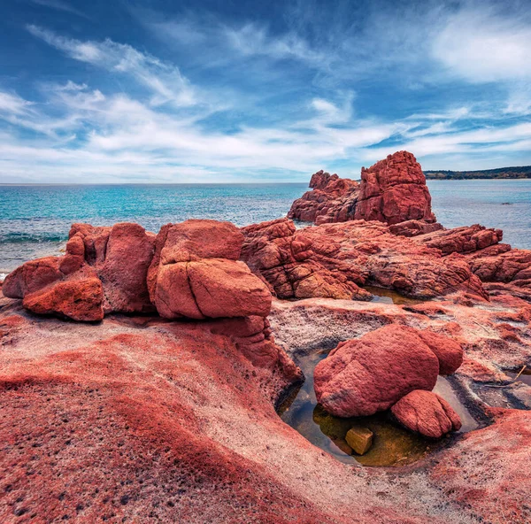 Egzotik Kızıl Kayalar Gli Scogli Rossi Cea Plajındaki Faraglioni Uçurumları — Stok fotoğraf