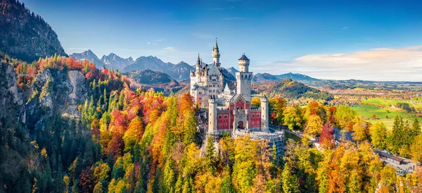 Panoramic View Flying Drone Neuschwanstein Castle 19Th Century Hilltop Fairytale — Stock Photo, Image