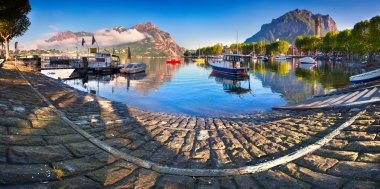 Dağlardaki tipik İtalyan köyü.