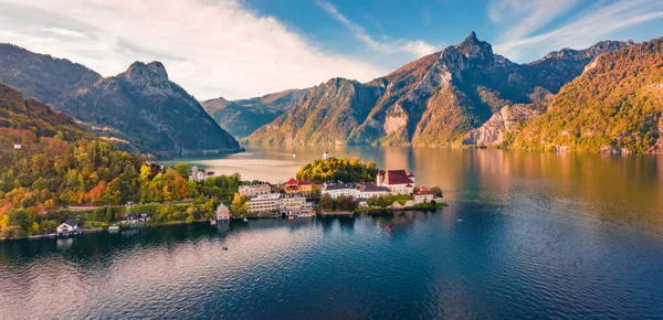 Vista Drone Voador Igreja Maria Kronung Cena Outono Colorido Lago — Fotografia de Stock