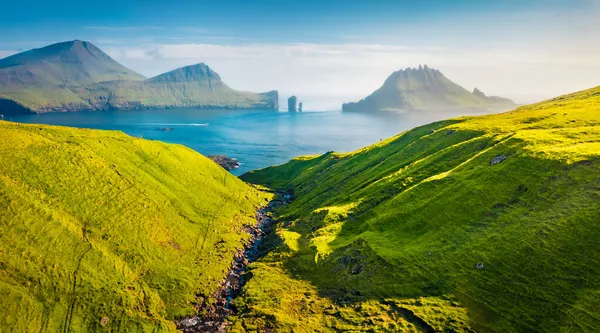 Pohled Letícího Letounu Barevná Letní Scéna Faerských Ostrovů Tindholmurových Útesů — Stock fotografie