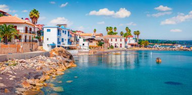 Koroni, Messenia, Moreloponnese, Yunanistan ve Avrupa 'nın muhteşem yaz şehirleri. Ionia Denizi 'nin mükemmel sabah manzarası. Seyahat konsepti arka planı