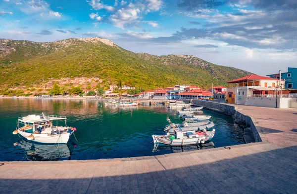 Wunderbarer Sommerblick Auf Den Hafen Von Plaka Atemberaubende Morgenlandschaft Des — Stockfoto