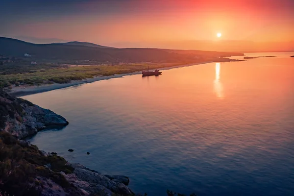 Dramatischer Sonnenaufgang Strand Von Valtaki Mit Dem Schiffbruch Von Dimitrios — Stockfoto