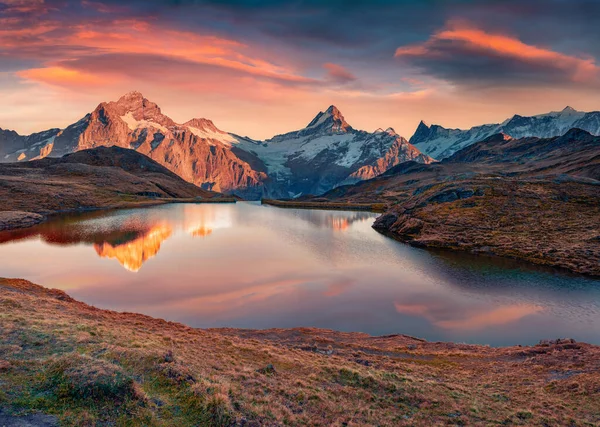 Splendida Vista Mattutina Sul Lago Bachalp Bachalpsee Svizzera Impressionante Alba — Foto Stock
