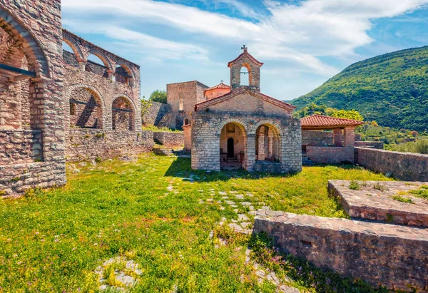 Atractiva Vista Mañana Del Monasterio Abandonado Santa María Entre Bosque —  Fotos de Stock