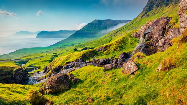 Nádherná Letní Scenérie Slunečný Letní Výhled Faerské Ostrovy Úžasná Ranní — Stock fotografie