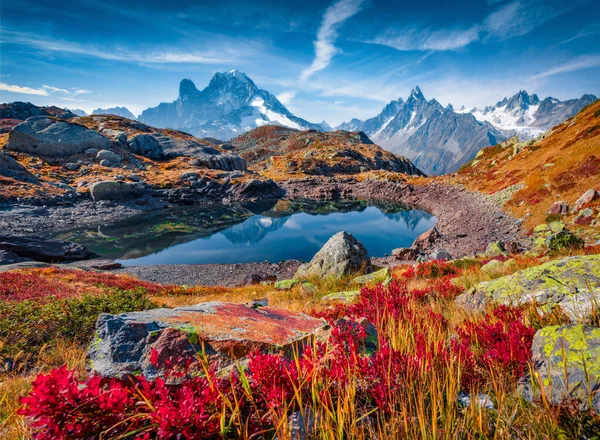 Vackert Höstlandskap Otroligt Höstutsikt Över Cheserys Sjö Lac Cheserys Chamonix — Stockfoto