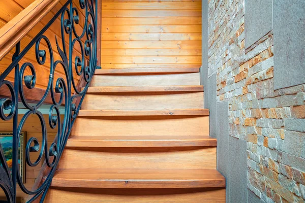 Elemente Aus Schmiedeeisernen Geländern Und Holztreppen Einer Berghütte Den Karpaten — Stockfoto