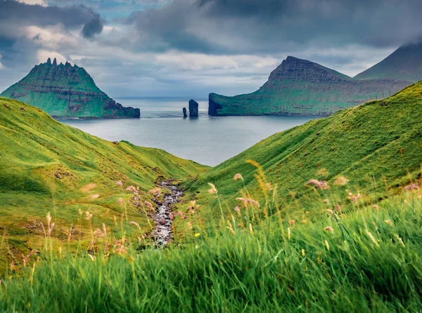 Dramatická Letní Scenérie Ohromující Večerní Scéna Faerských Ostrovů Působivý Letní — Stock fotografie