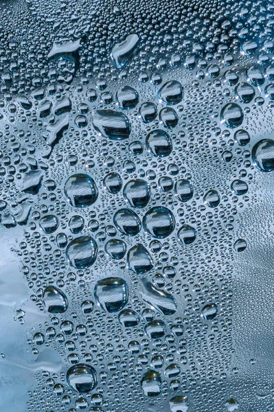 Wassertropfen Auf Blauem Hintergrund Wassertropfen Auf Glasoberfläche — Stockfoto