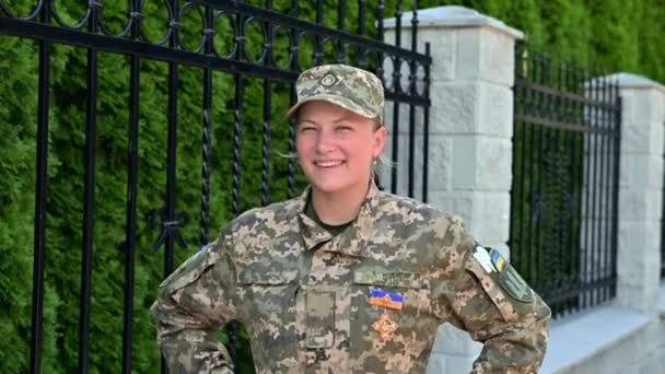 Beautiful Girl Soldier Ukrainian Army Smiles Looking Camera Showing Success — Stok video