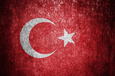 Grunge Türk bayrağına yakın çekim. Metal bir yüzey üzerinde kirli hindi bayrağı.