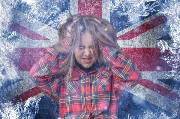 Menina Adolescente Fundo Congelado Com Bandeira Grande Britan Conceito Crise — Fotografia de Stock