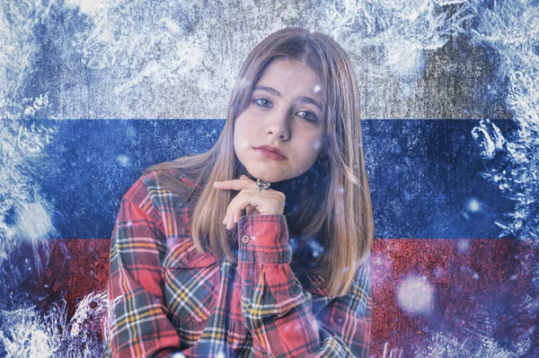 Tiener Meisje Bevroren Achtergrond Met Vlag Van Rusland Het Begrip — Stockfoto