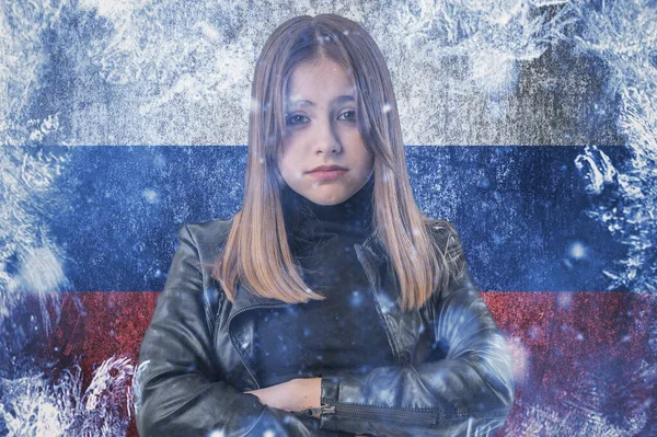 Tiener Meisje Bevroren Achtergrond Met Vlag Van Rusland Het Begrip — Stockfoto