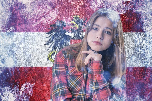 Tinédzser Lány Fagyott Háttér Zászlóval Ausztria Európai Válság Koncepciója Télen — Stock Fotó