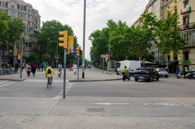 BARCELONA, İSPAN - 09 Mayıs 2018. Barselona 'da turist sokakları. Barselona manzarası. Barselona sokaklarında gezinti