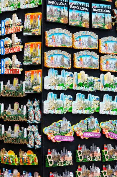 Barcelona Spain May 2018 巴塞罗那的旅行磁铁 巴塞罗那的传统旅游纪念品和礼品 — 图库照片