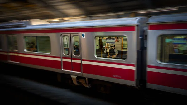 Yokosuka Japonya Daki Chuo Stasyonu Ndan Geçen Bir Trenin Görüntüsü — Stok fotoğraf