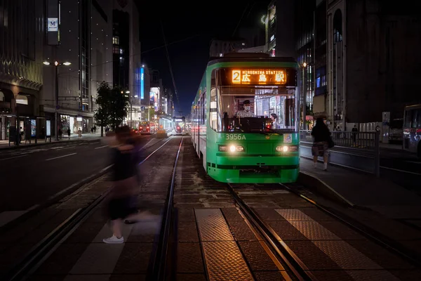 Bir Şehir Tramvayı Japonya Nın Hiroşima Şehir Merkezinde Bir Akşam — Stok fotoğraf