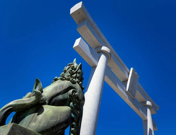 Дивлячись Вгору Статую Лева Браму Торій Перед Сяйном Ґококу Хіросімі — стокове фото