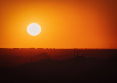 Teksas 'taki El Paso' nun Franklin Dağları 'ndaki Manzaralı Yol' dan New Mexico üzerinde şubat gün batımı.