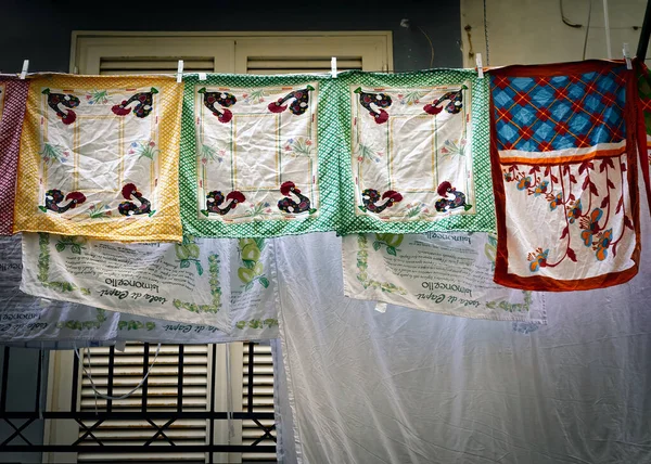 Napoli Deki Bir Terasta Çamaşır Ipleri Kuruyana Kadar Asılı Duran — Stok fotoğraf