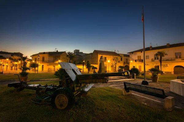 Une Pièce Artillerie Italienne Lever Soleil Sur Piazza Caduti Guerra — Photo