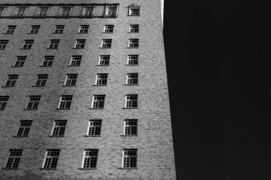 1926 'da Hotel Orndorff olarak inşa edilen El Paso, Teksas' taki Cortez Oteli şu anda ofis konumundadır. Başkan Kennedy 1963 'te burada kaldı ve otel 1980' de Ulusal Tarihi Yerler Kaydı 'na yerleştirildi..