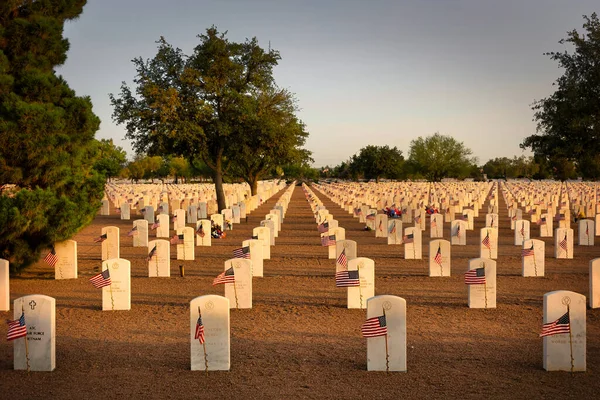 Večerní Slunce Zapadá Americké Hroby Západním Texaském Národním Hřbitově — Stock fotografie