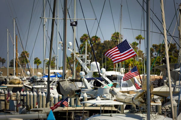 American Flag Flies Sailboat Glorietta Bay Coronado California — Stok fotoğraf