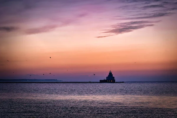 Sunrise Seagulls Orange Horizon Lake Michigan Harbor Manitowoc Wisconsin — Foto de Stock