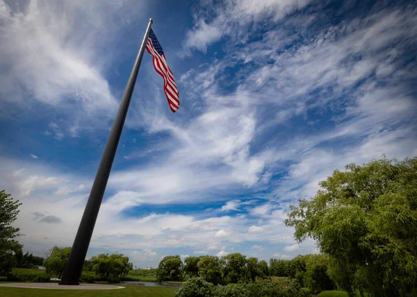 Acuity Flagpole Sheboygan Wisconsin Stands 400 Feet Tall Flies 800 — Foto Stock