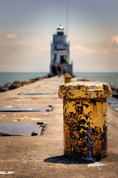Een Gele Roesten Ligplaats Bunlard Zit Noordelijke Pier Lake Michigan — Stockfoto