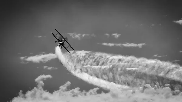 Piloto Veterano Programa Aéreo John Melby Seu Biplano Com Fumaça — Fotografia de Stock