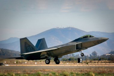 Miramar, Kaliforniya, ABD - 22 Eylül 2022: Bir V-22 Osprey 2022 Miramar Hava Gösterisi 'nde Deniz Hava-Yer Görev Gücü' ne (MAGTF) katıldı..