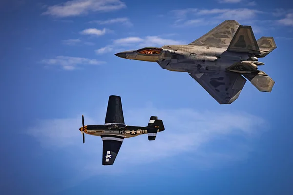 Mustang Raptor Участвуют Полёте Heritage Flight 2022 Miramar Airshow Сан — стоковое фото